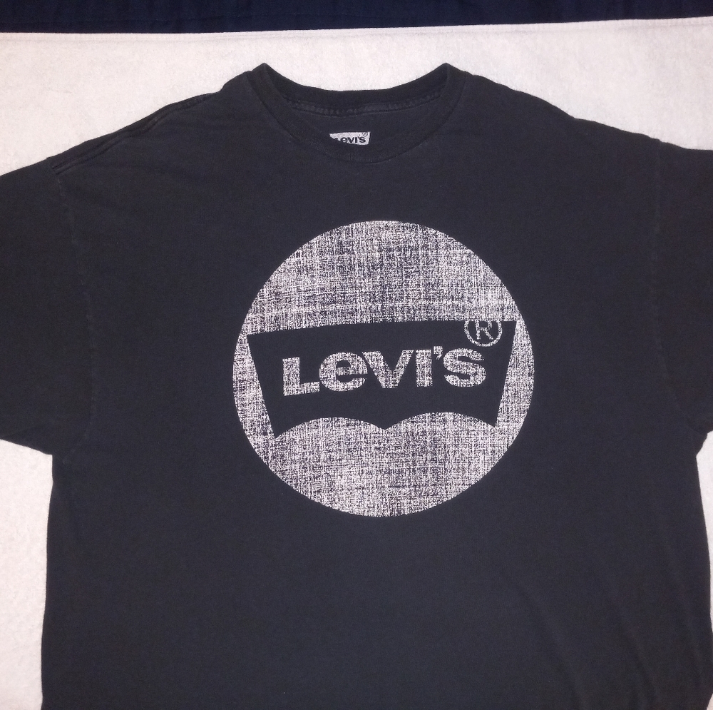 MEN LEVIS T SHIRT